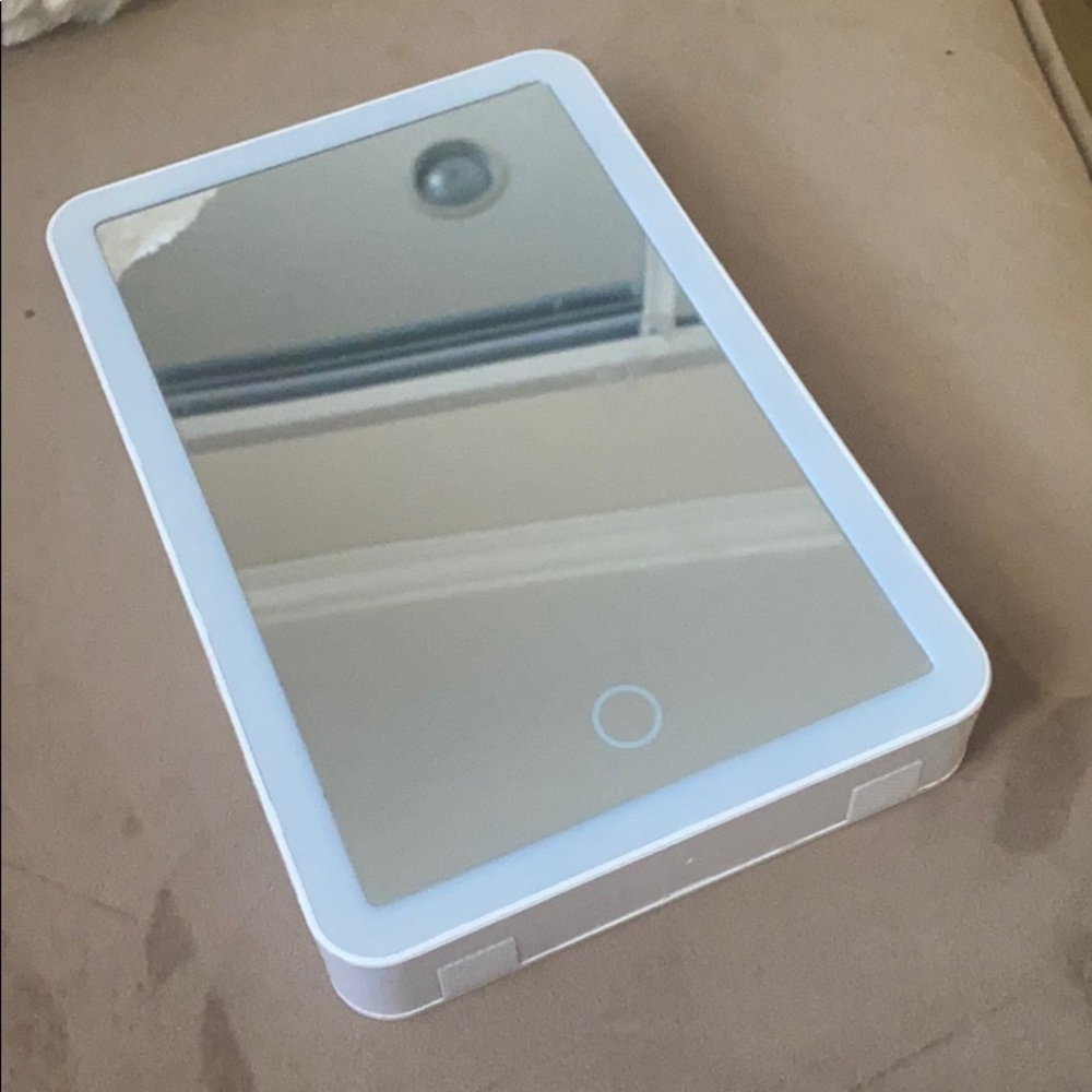 IHOME MAKEUP MIRROR BLUTOOTH